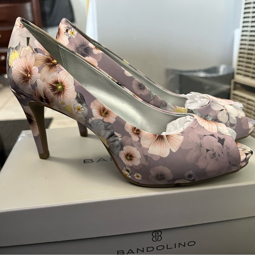 Used women shoes size 7.5